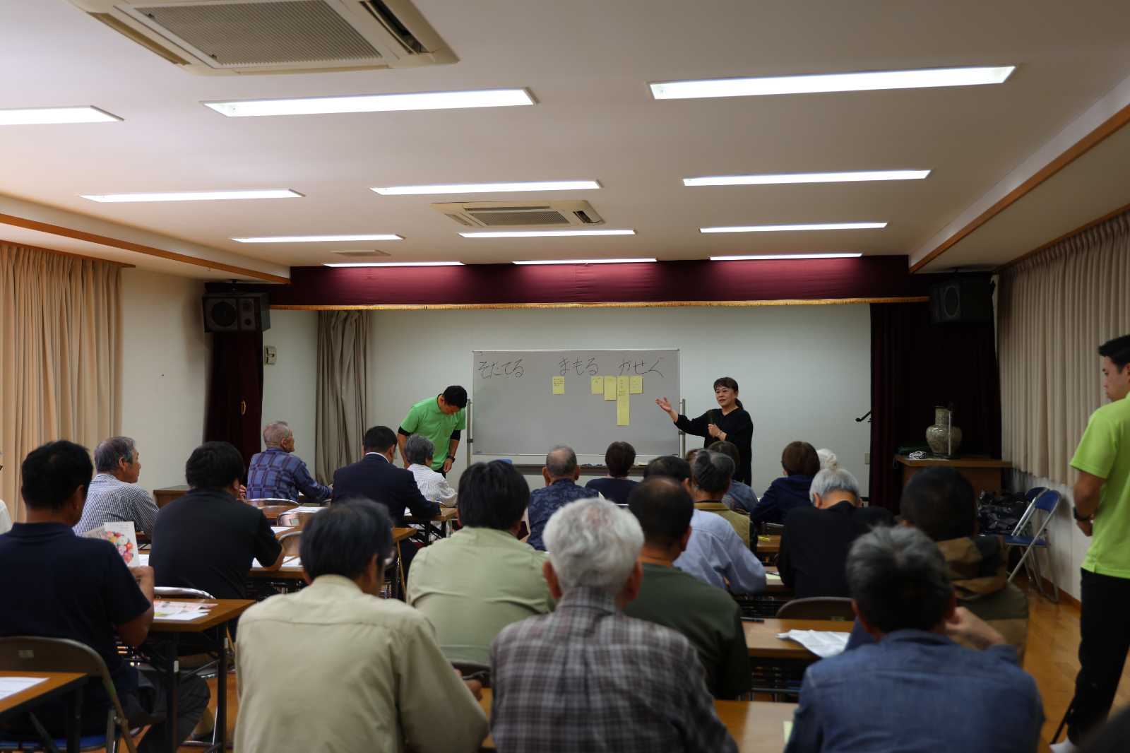 興居島でのまちづくりミーティングの様子