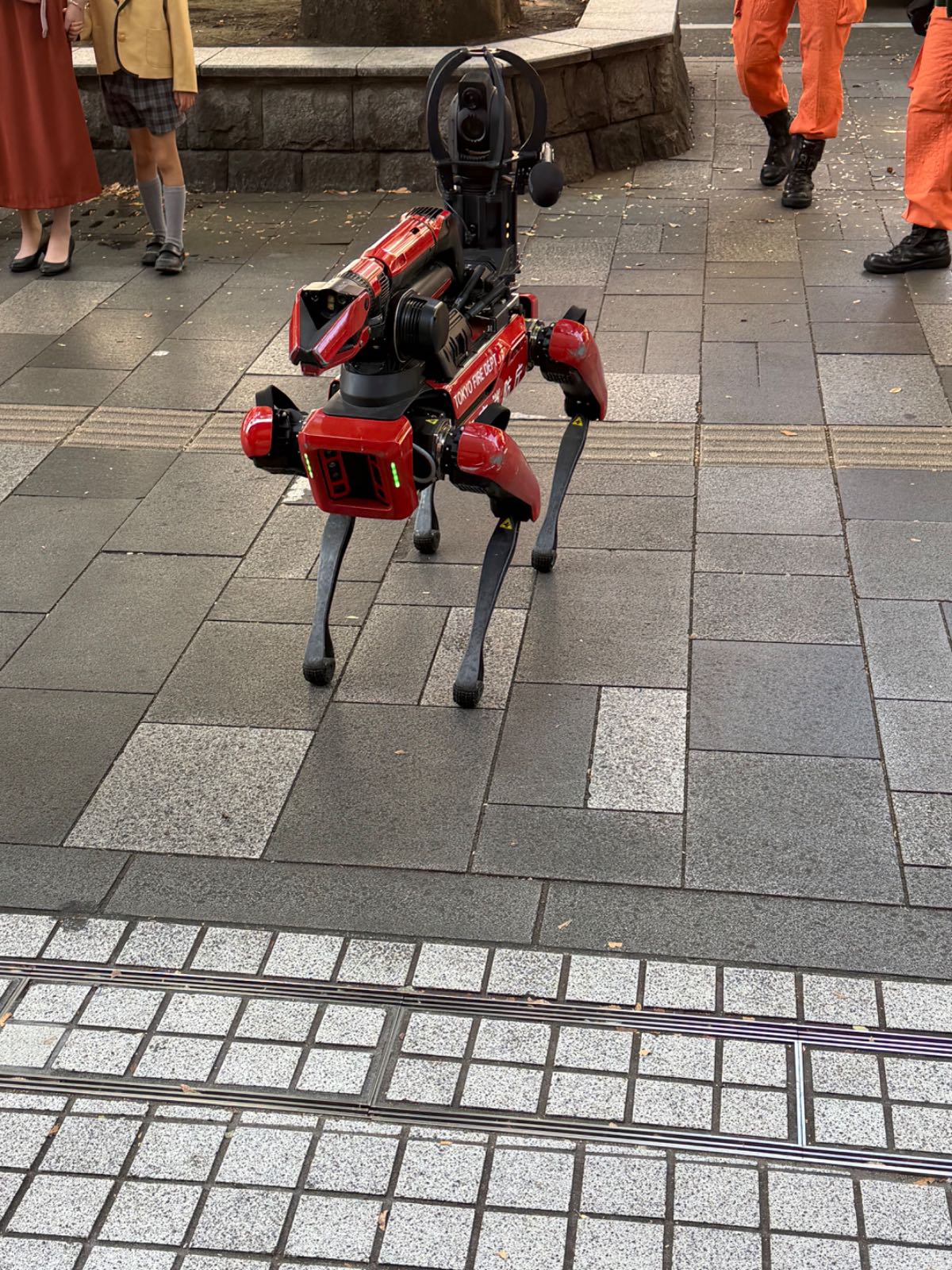 消防団員として府中市総合防災訓練に参加！最新の四足歩行ロボット「ハチ」にも注目のサムネイル